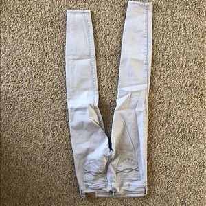 lightwash/ white jeans
